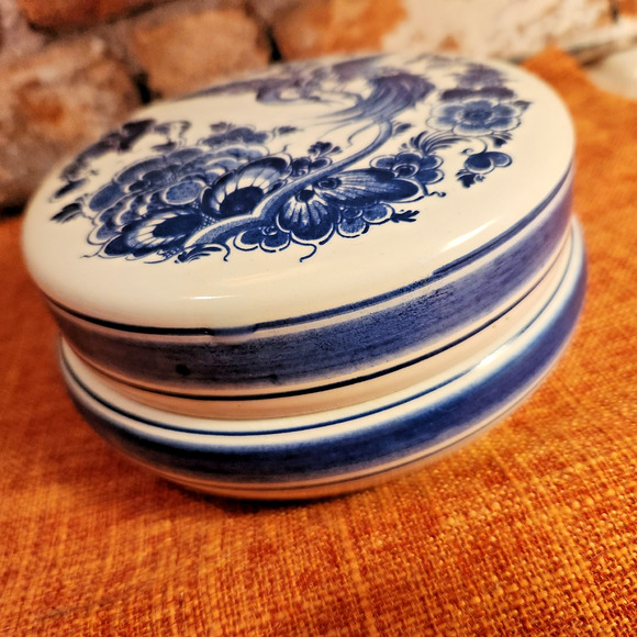 Two Gist-Brocades Delft Blue LIdded Trinket Bowls Hand-Painted 5.5" Floral Bird - Picture 4 of 12